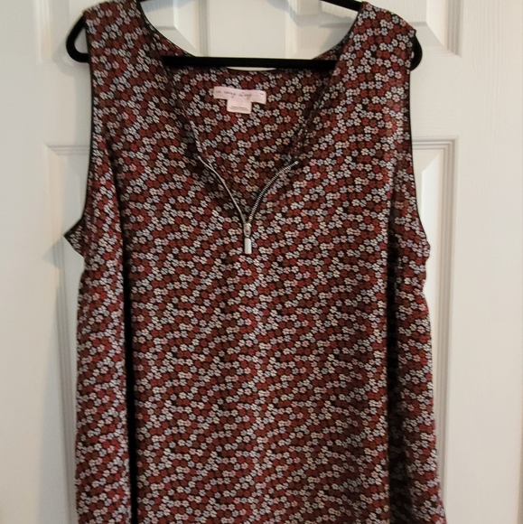 Sleeveless floral blouse - Picture 1 of 3